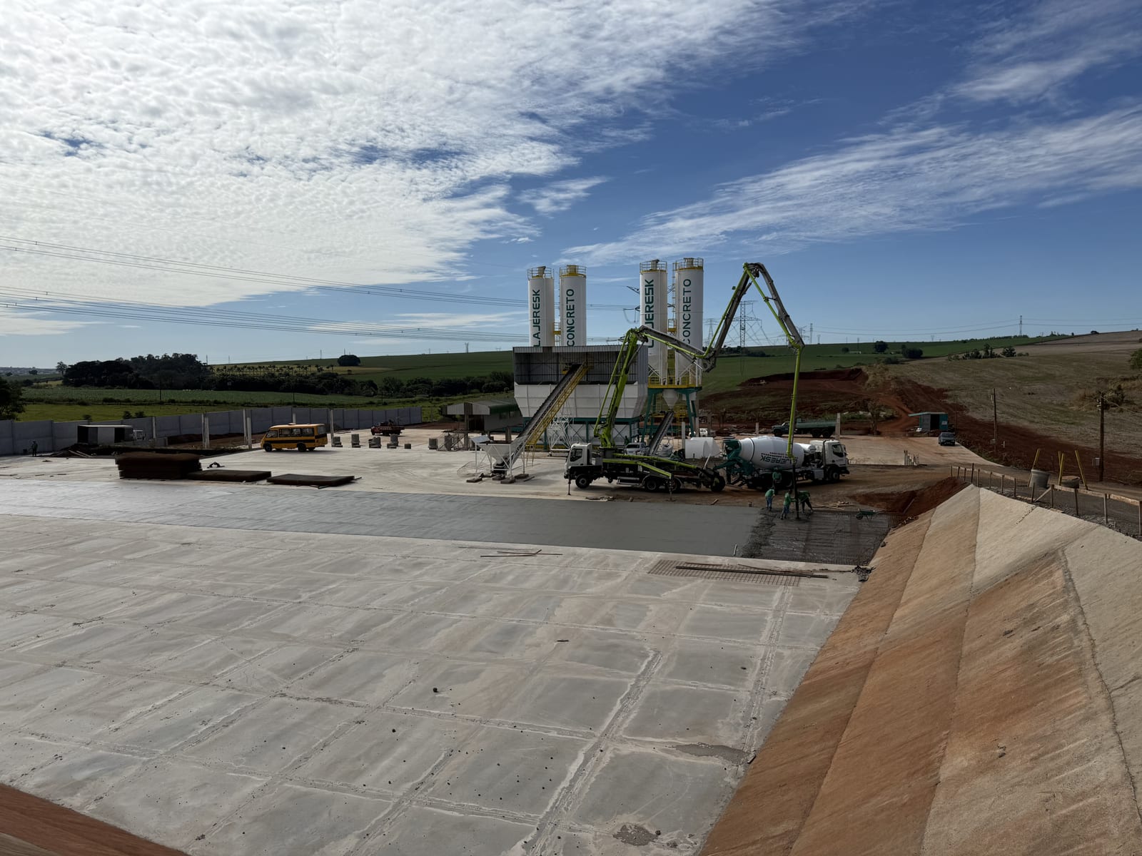 Etapa de execução do piso em obra Lajeresk