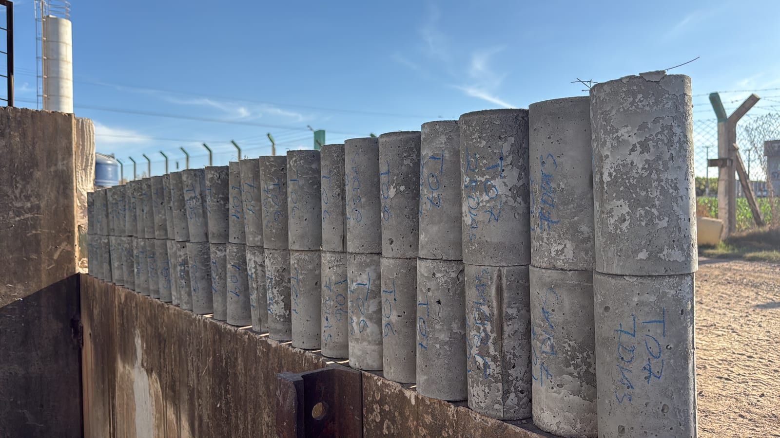 Piso polido brilhante em ambiente industrial — projeto Lajeresk